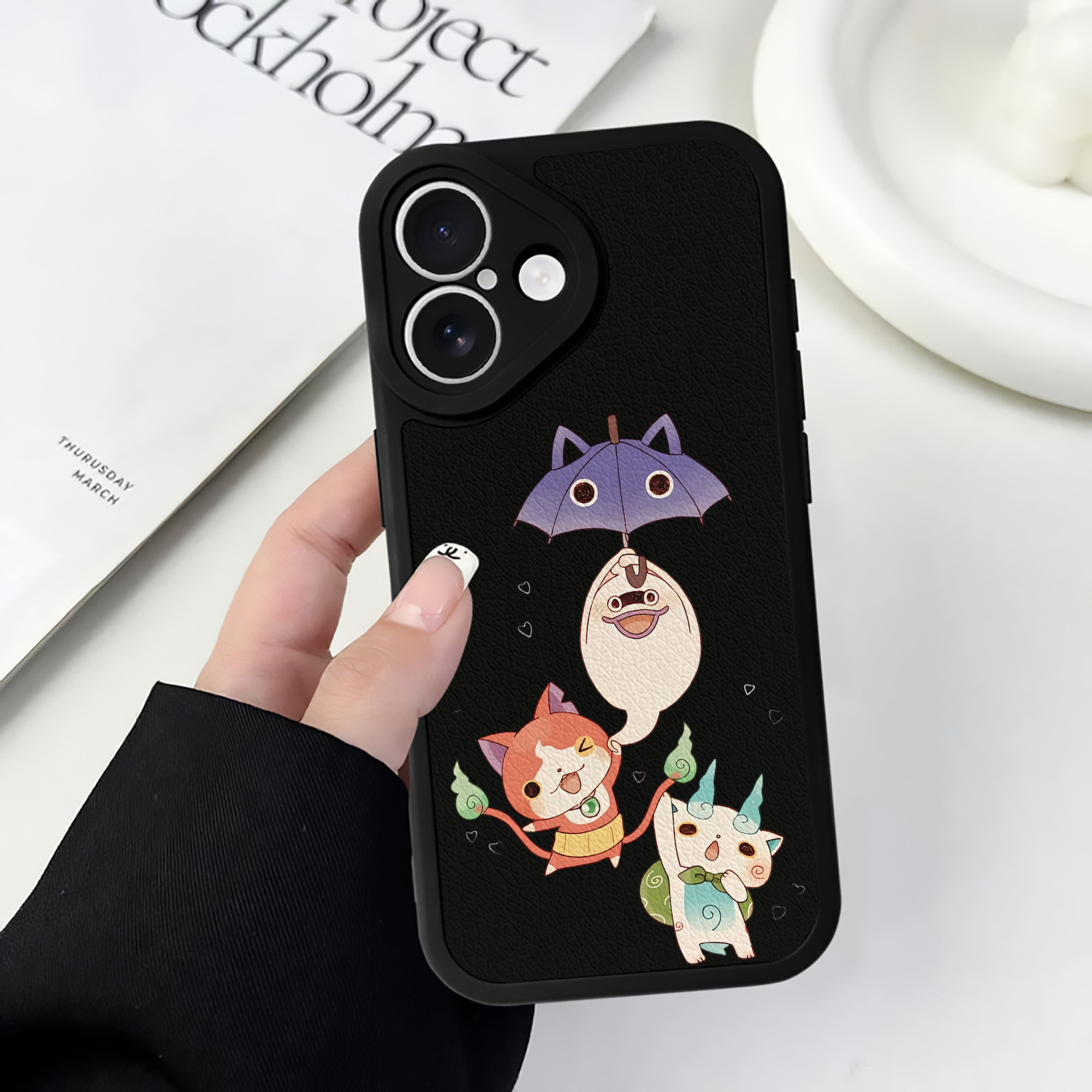 （画像用） 妖怪ウォッチ Yo-kai Watch 【iPhone 16シリーズ対応】シリコンスマホケース（レザー調） 材質：シリコン